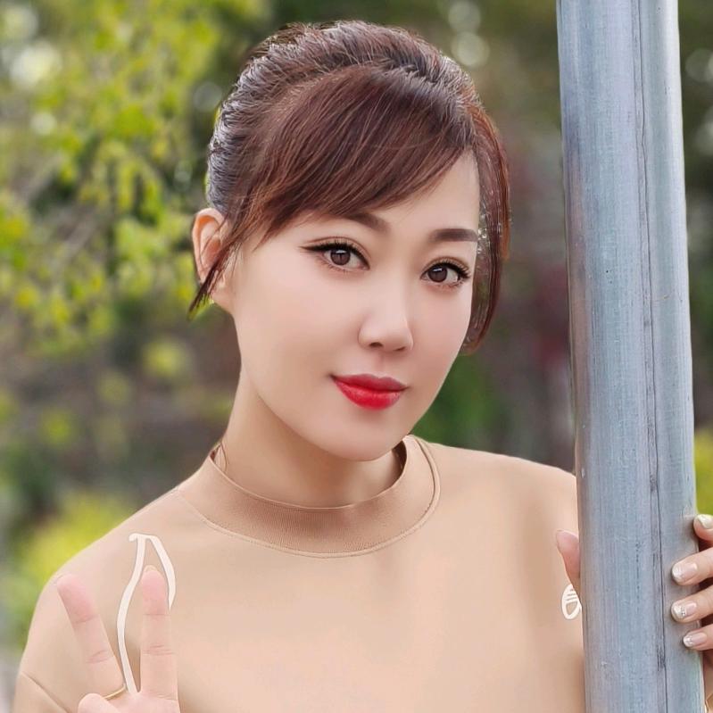 小虎牙姐姐！