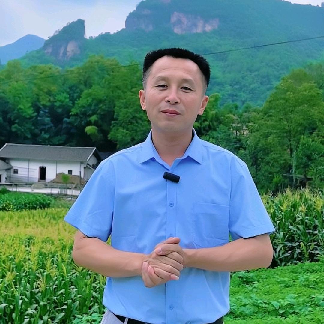 村书记李光东助力三农