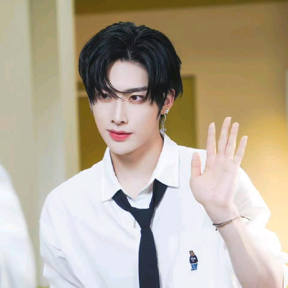 钱钱降临白柚身边