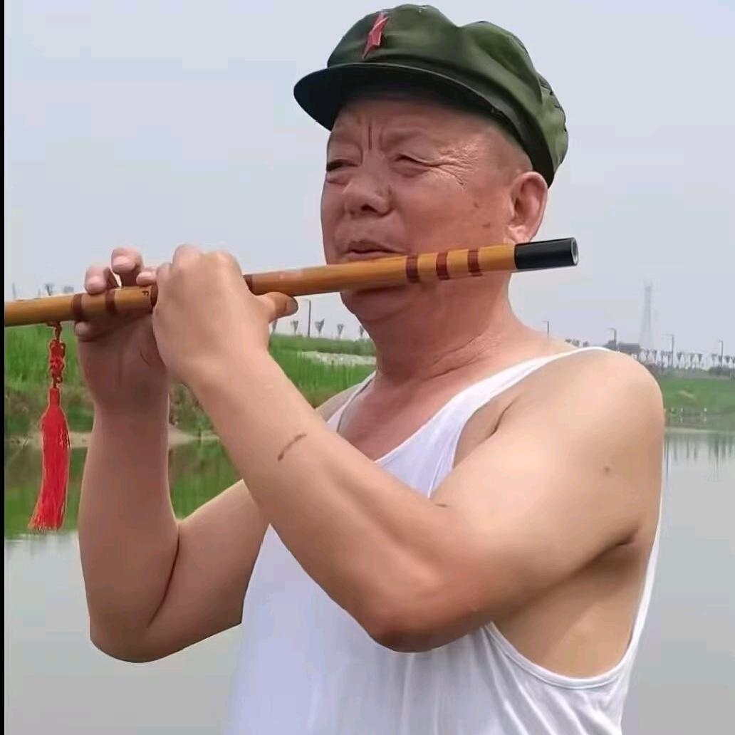 阳光老头。！每晚8.20开播