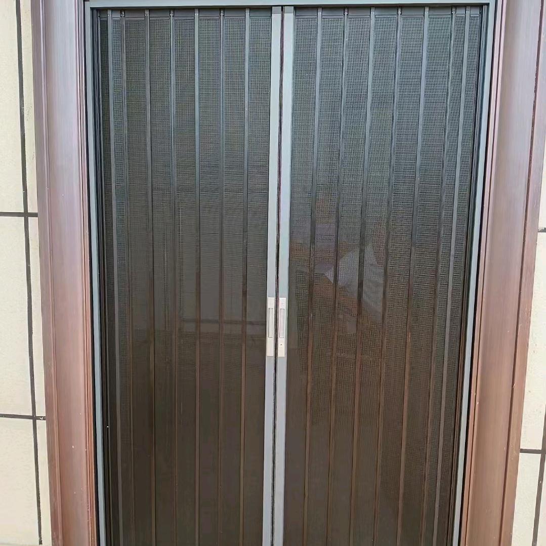 颜颜在做铝合金门