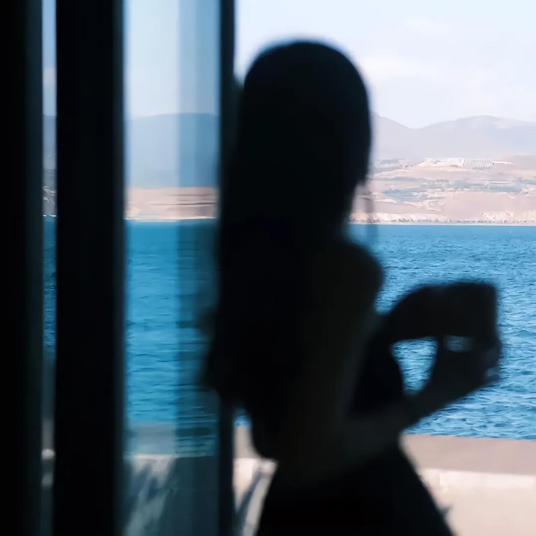 笨蛋美女.