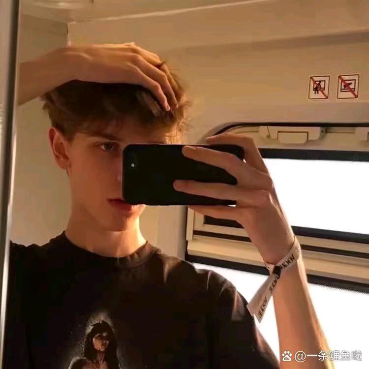李科.