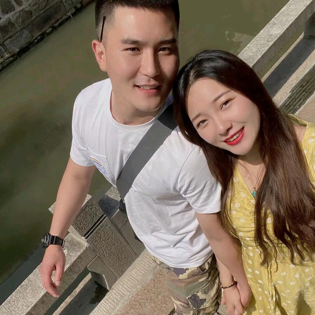 老王夫妇