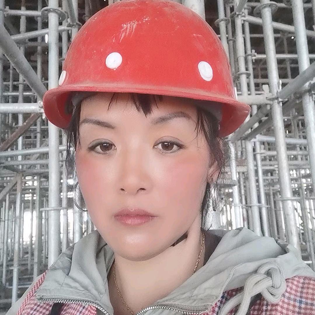 川哥哥老婆开播《不定期》