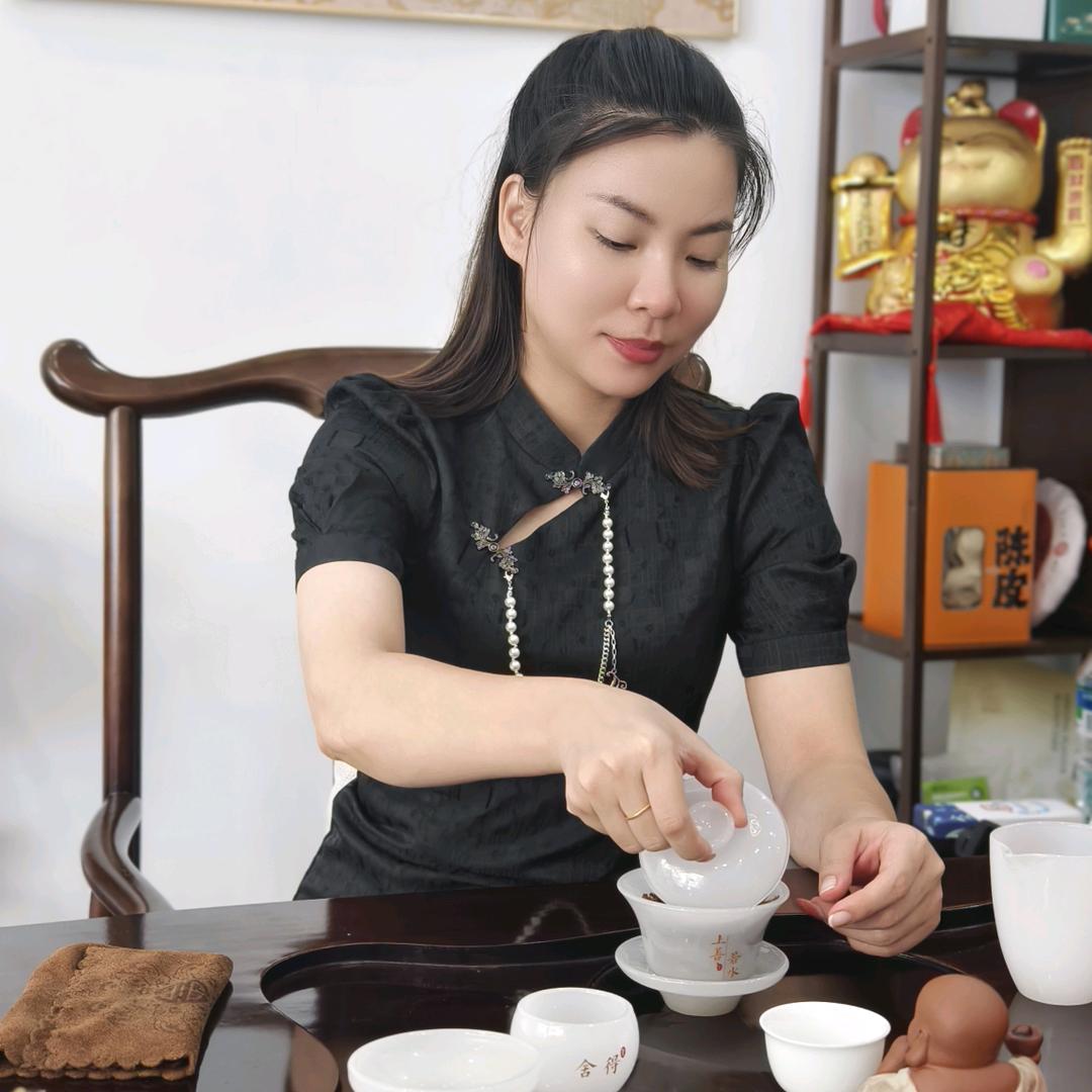 何丽萍（青春 痘）