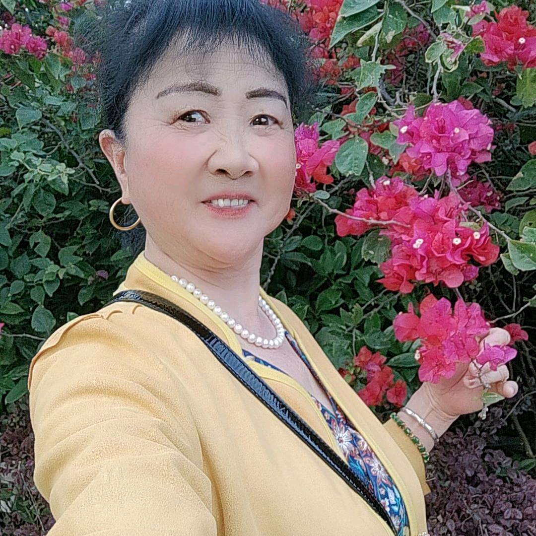 萍姐从小爱跳舞，