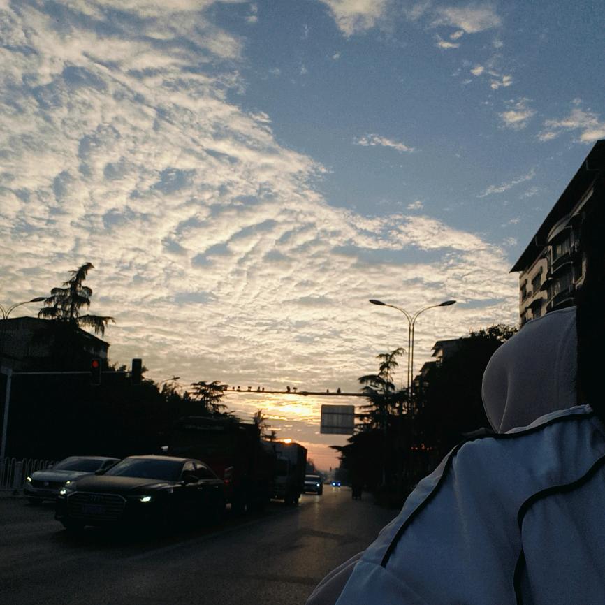 ঞ村里有个姑娘叫小芳【逢关必回】