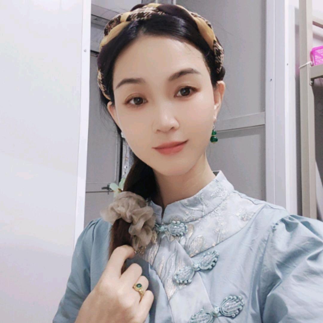 霞女2(早： 8: 10开播)