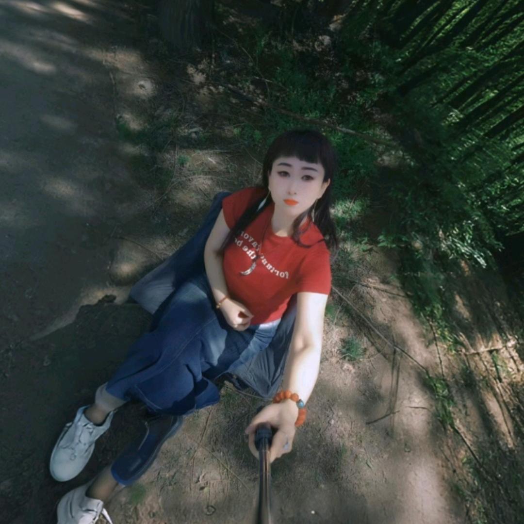 《探探》粉蝴蝶华姐