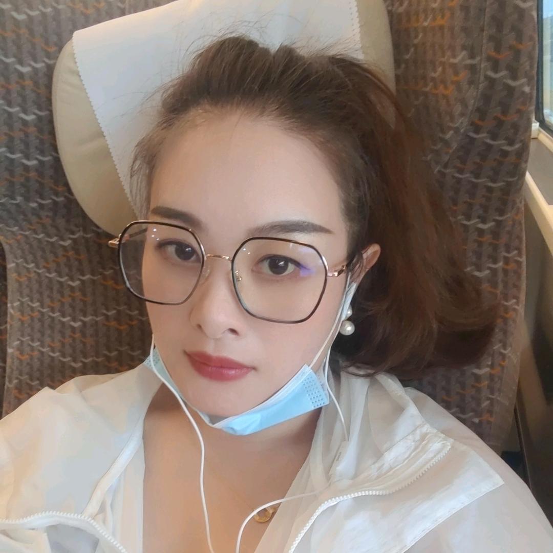 莞尔一笑