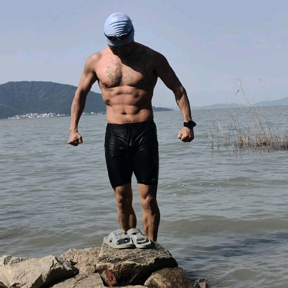 冬泳小周（太湖美）