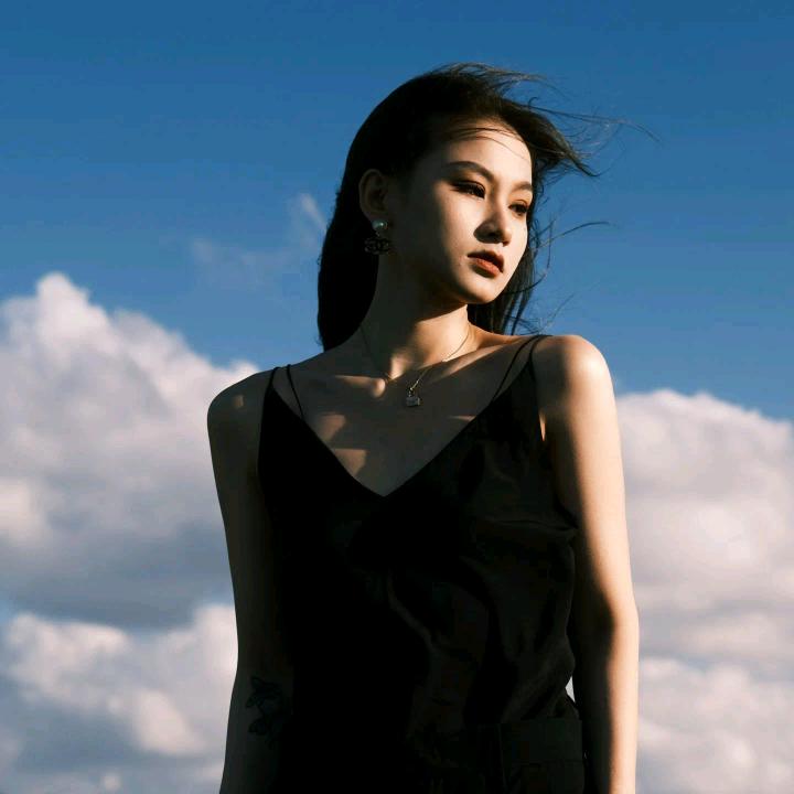 吕噜噜luu（爆款推荐）