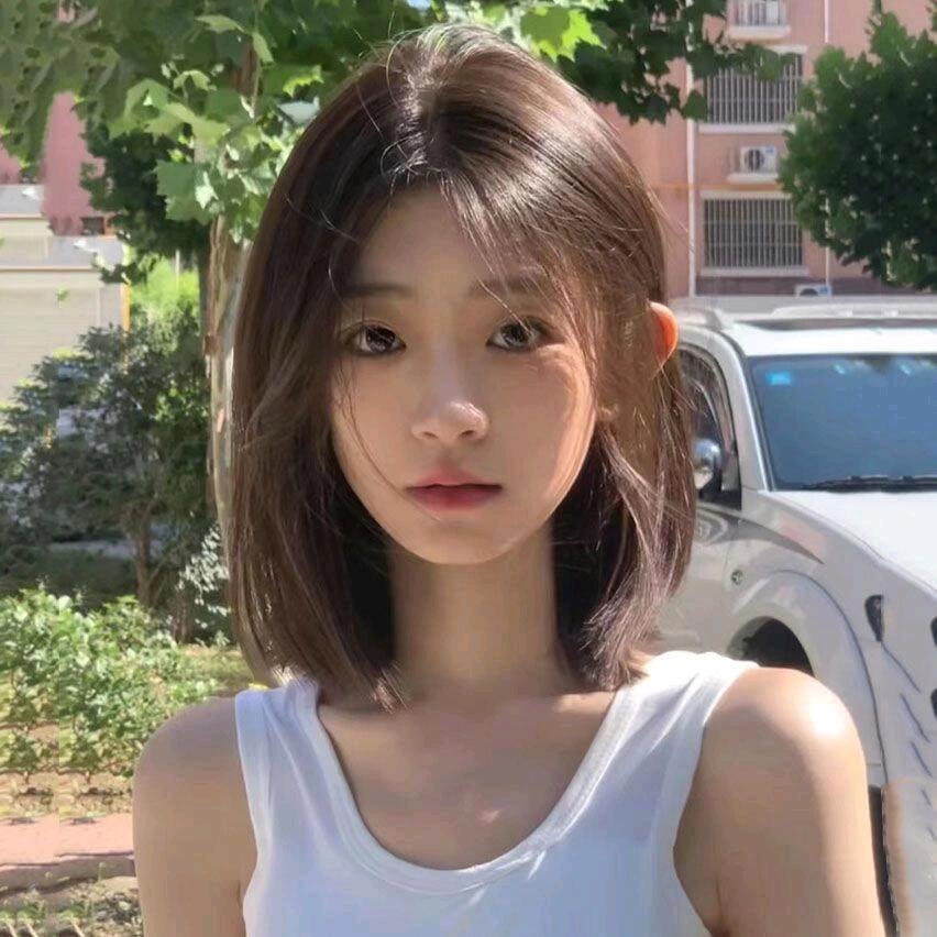 默默.