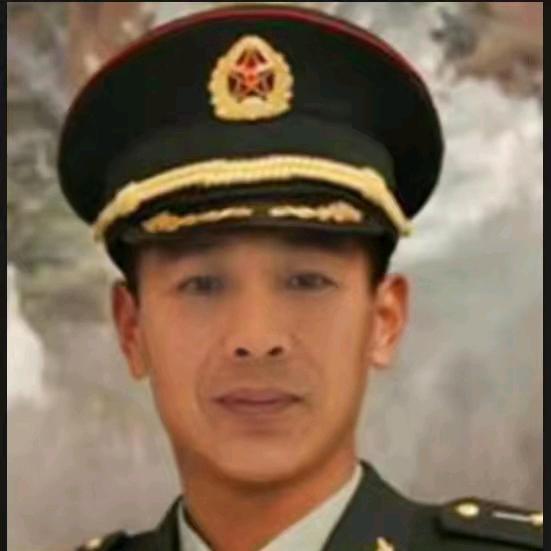 青春无悔，军营路