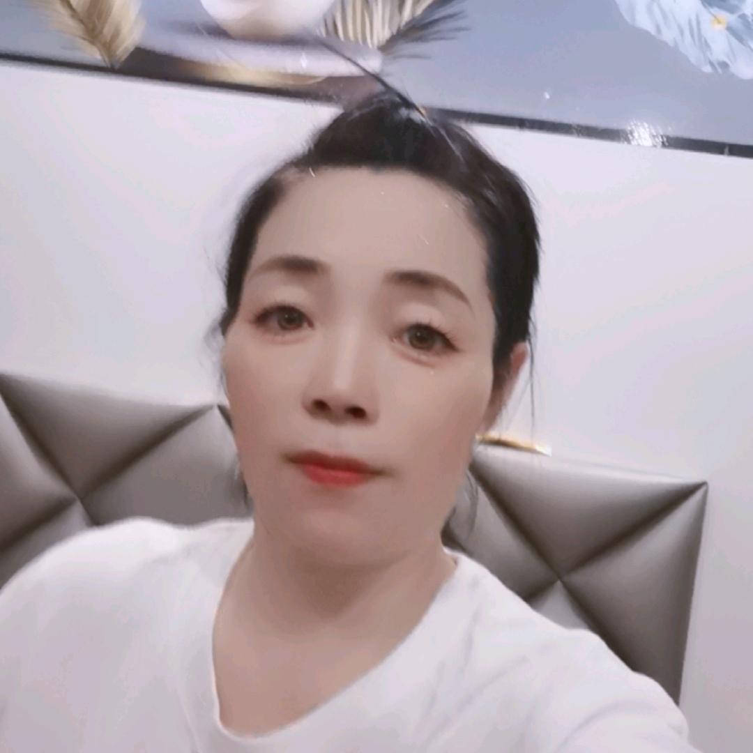开心的小红