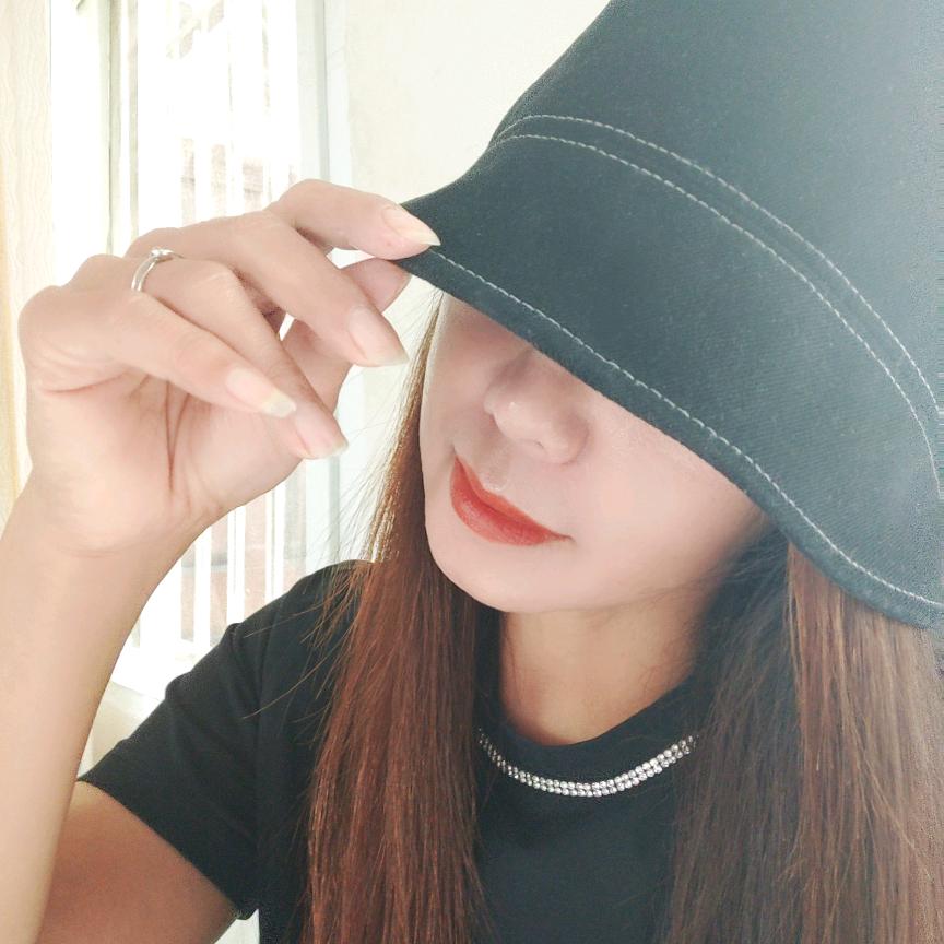 我，不黏人。