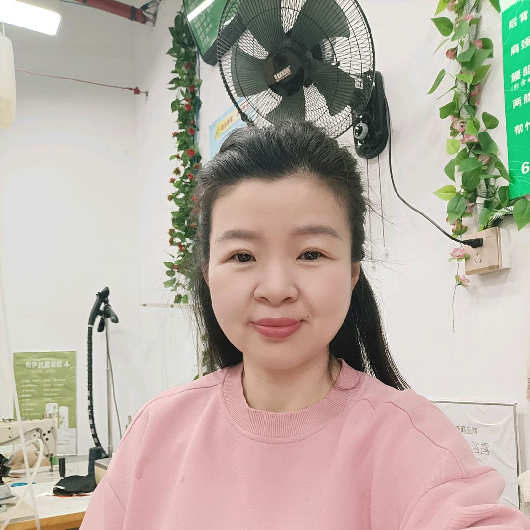 玲玲阿姨在缝补