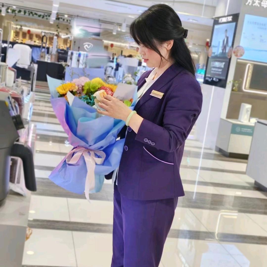 卖按摩椅的小姐姐