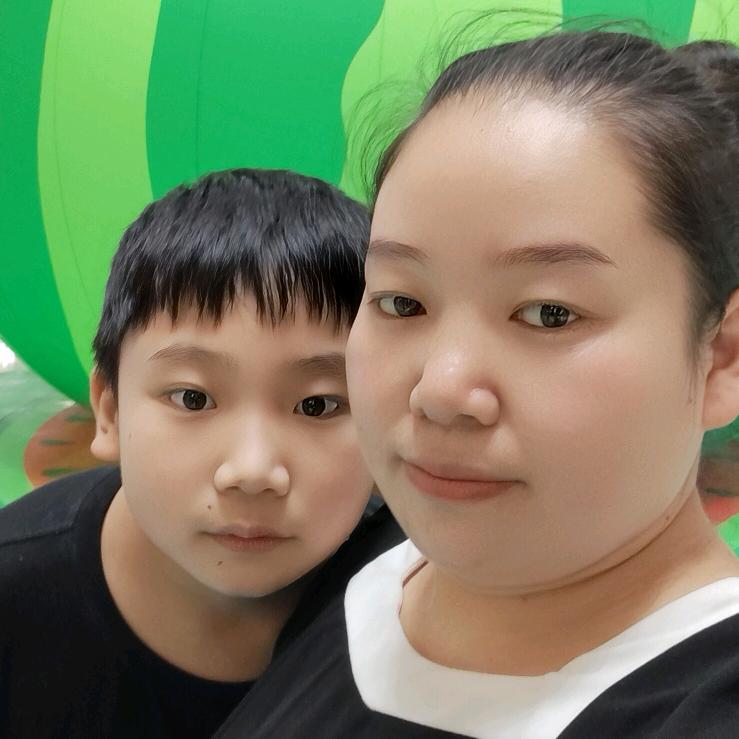 路边摆摊的胖妹