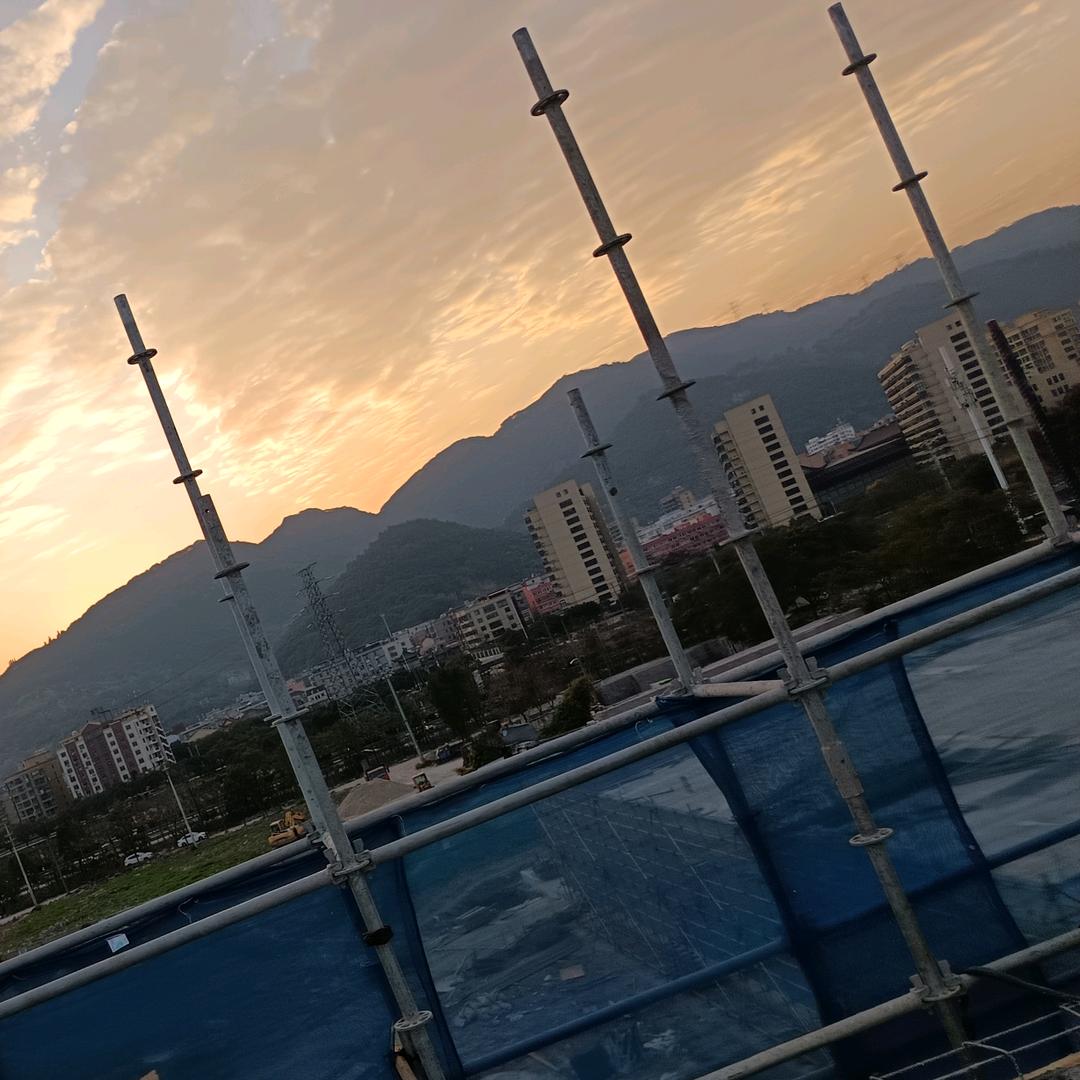偷环卫工人手套库库扒苞米