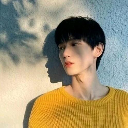 江畔何年初见月