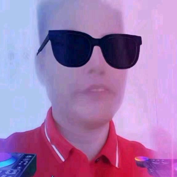 老杜人在世上走开心就好🔴🉐