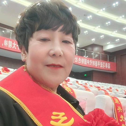 九女乡村振兴女强人粉皮花姐