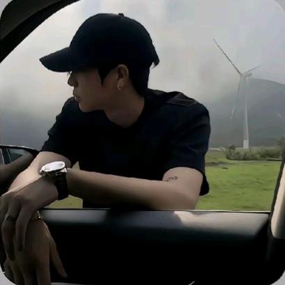 @歪歪.
