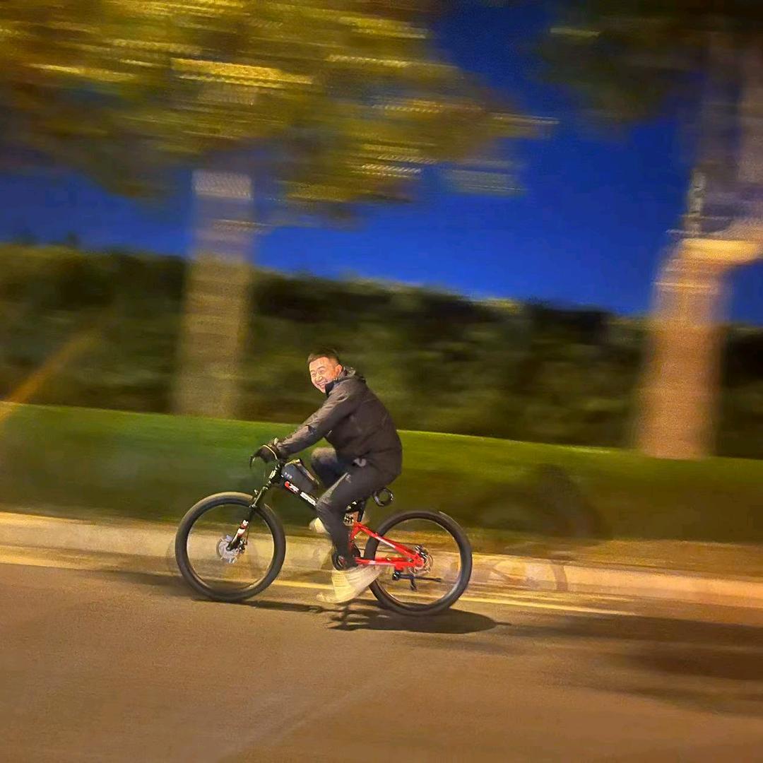 何磊