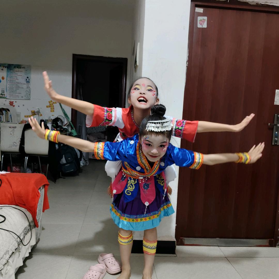 两过宝贝孙女。。一