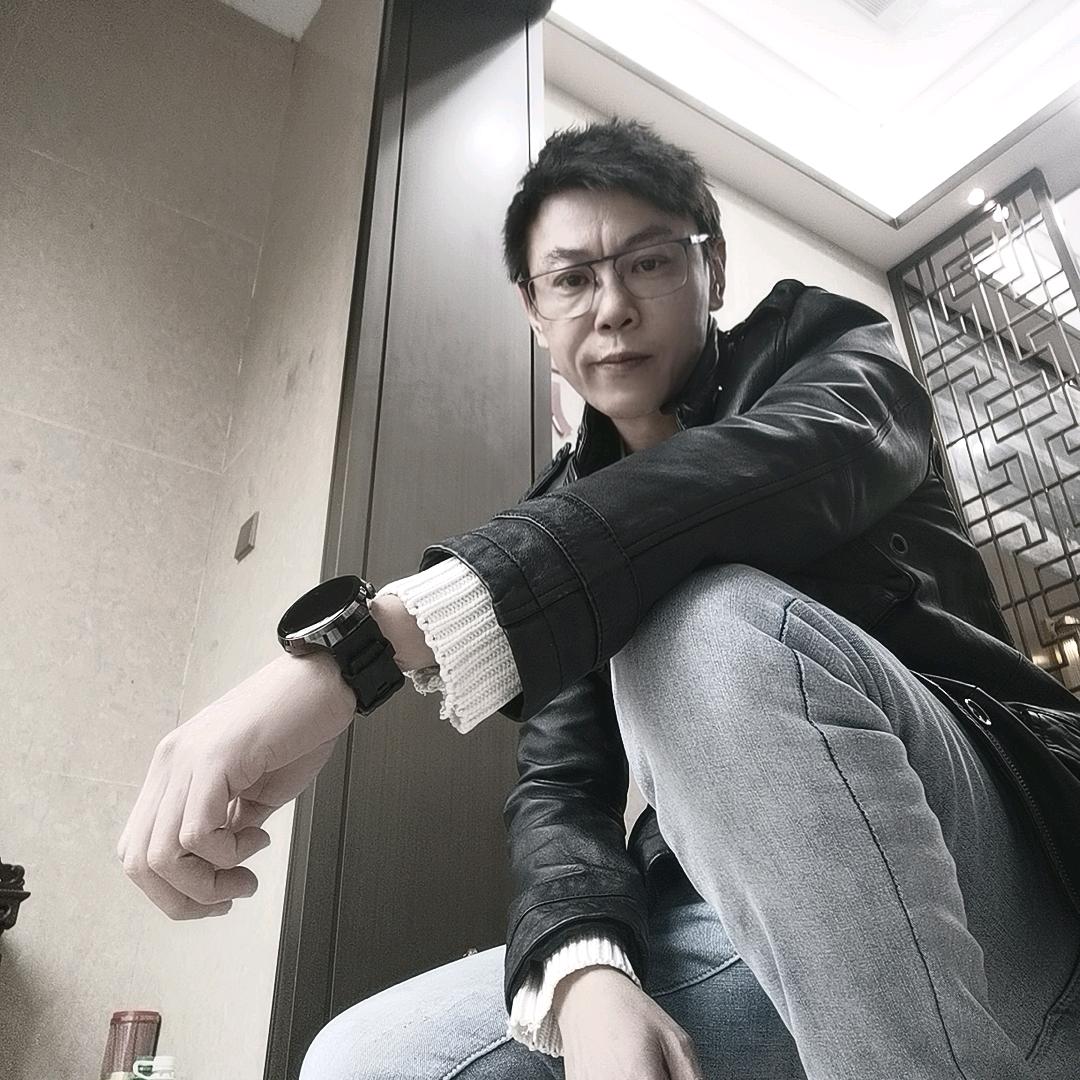老七- 一个开复古的老中介