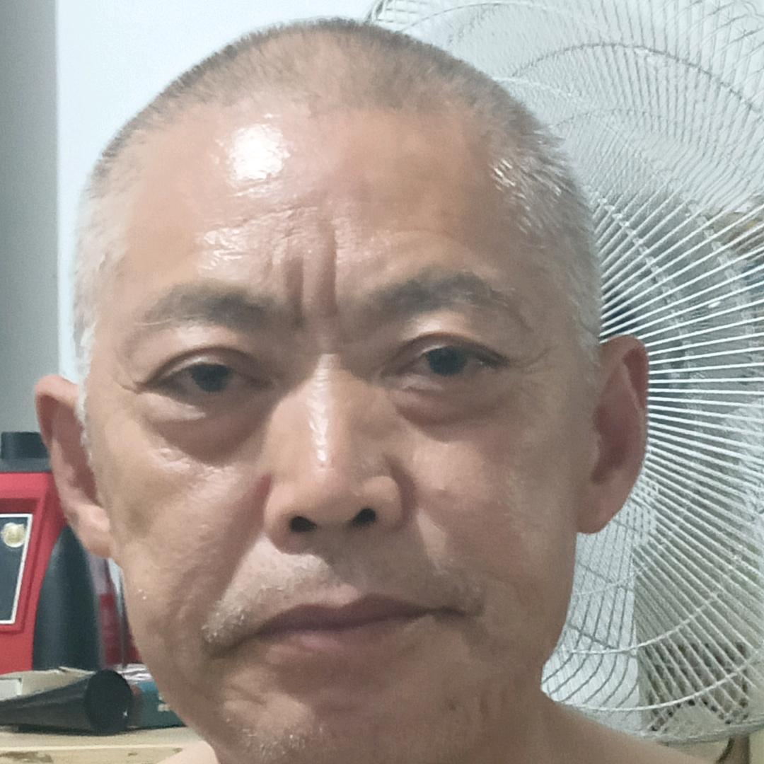 邱荣