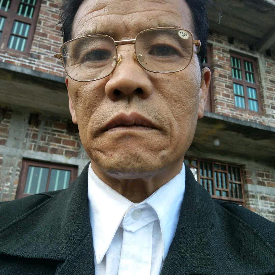 燕子衔泥
