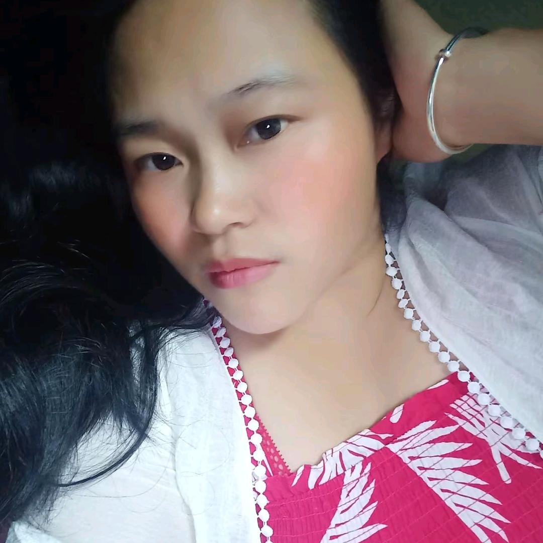 单只燕子飞。