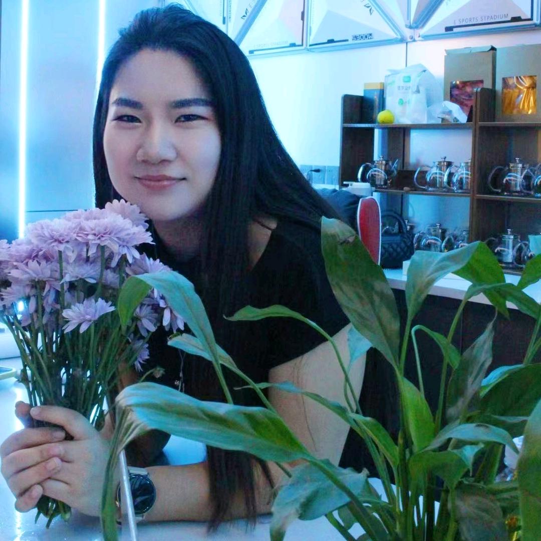 搬鸡蛋的小姐姐