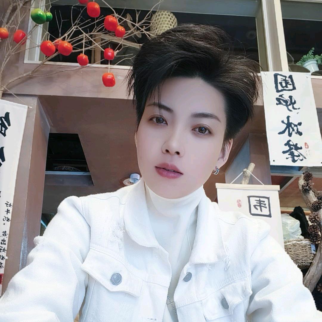 奶茶(＾∇＾)🧋小哥🤝