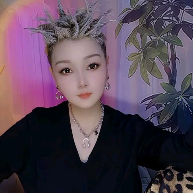 大 小 姐