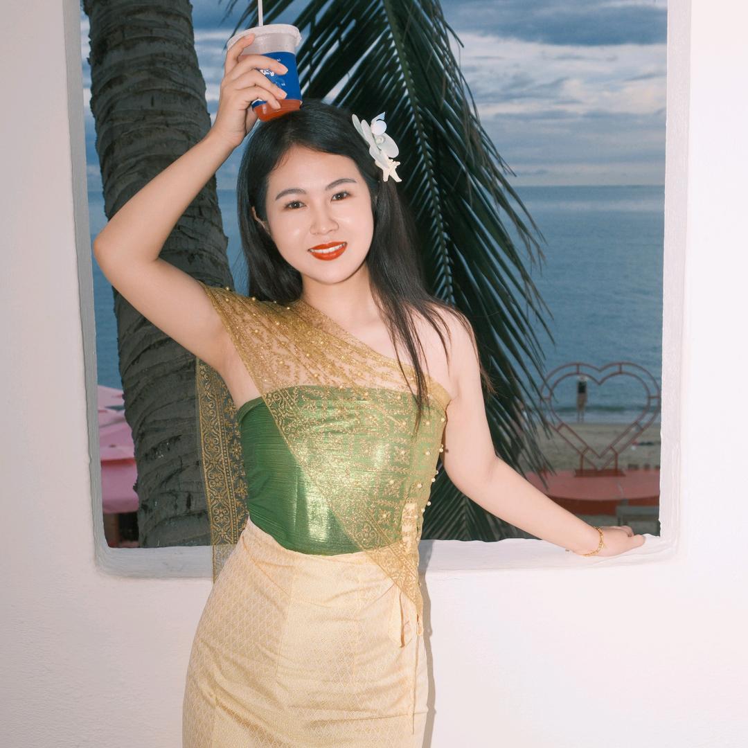 弋阳丽君，售楼小姐姐