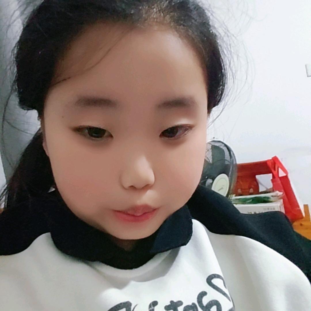 臭美的娃娃#
