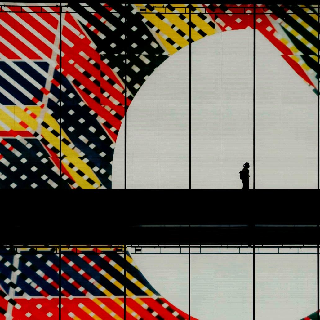 马路上的防护栏