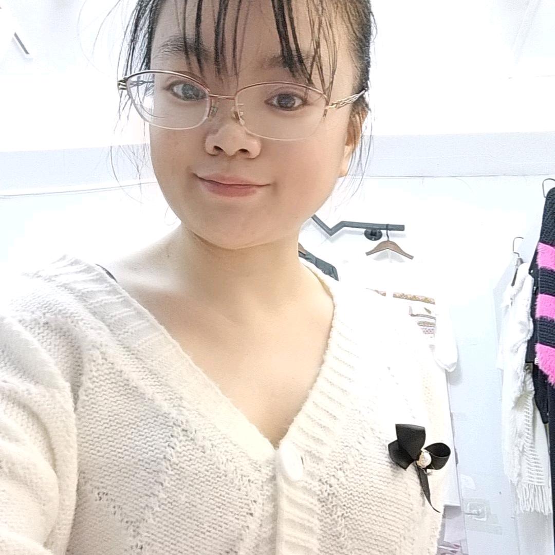 试穿衣服的小凡人