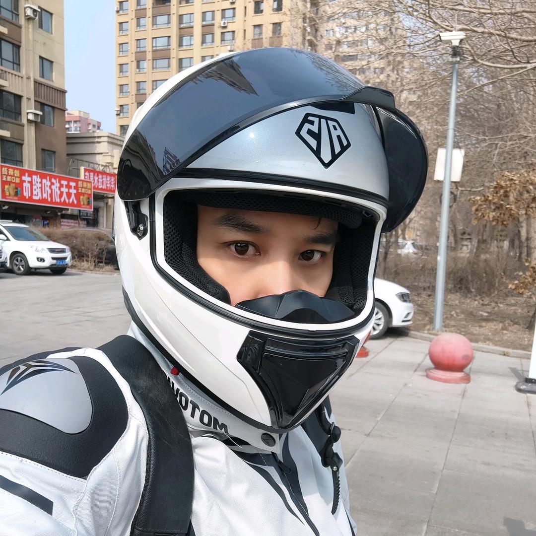 小贝骑摩托