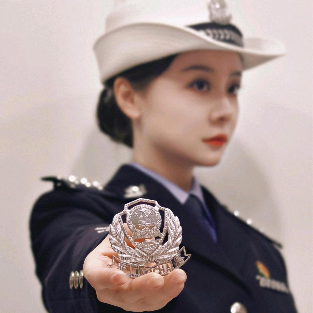 小虎牙警官