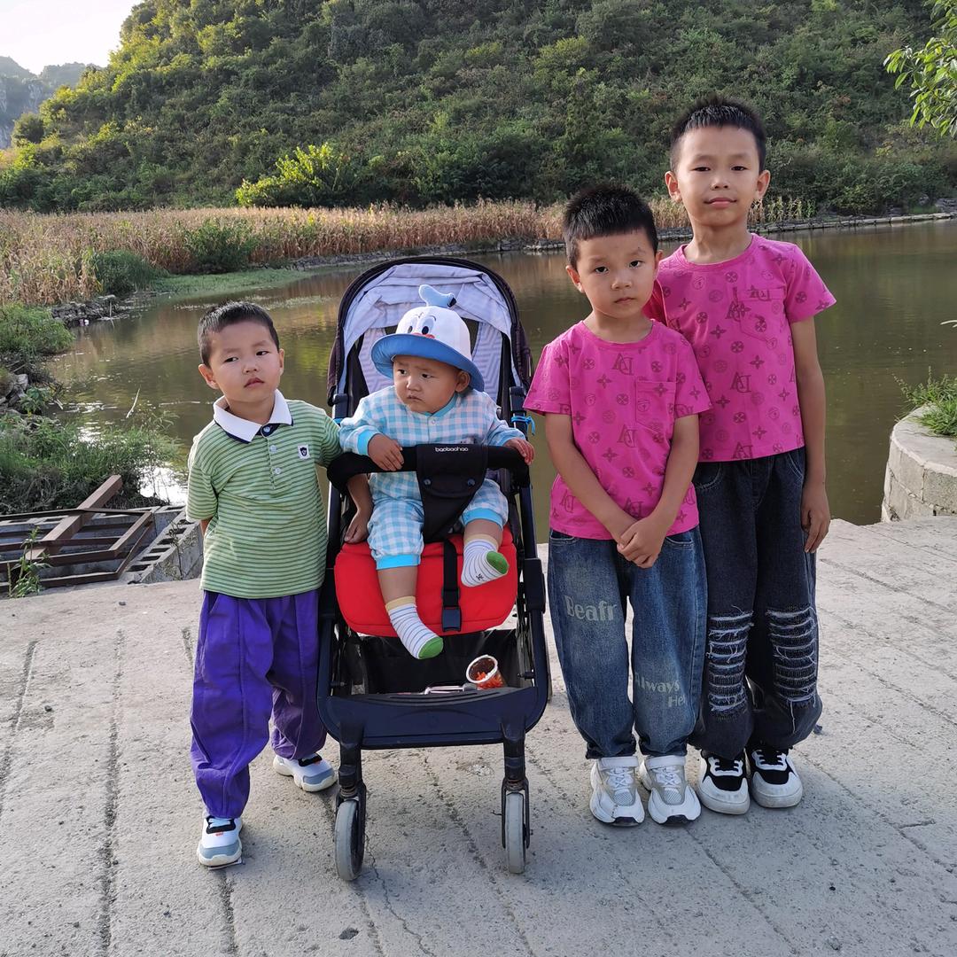 李家有四条龙