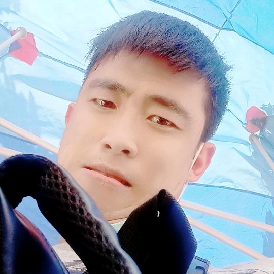地摊小伙