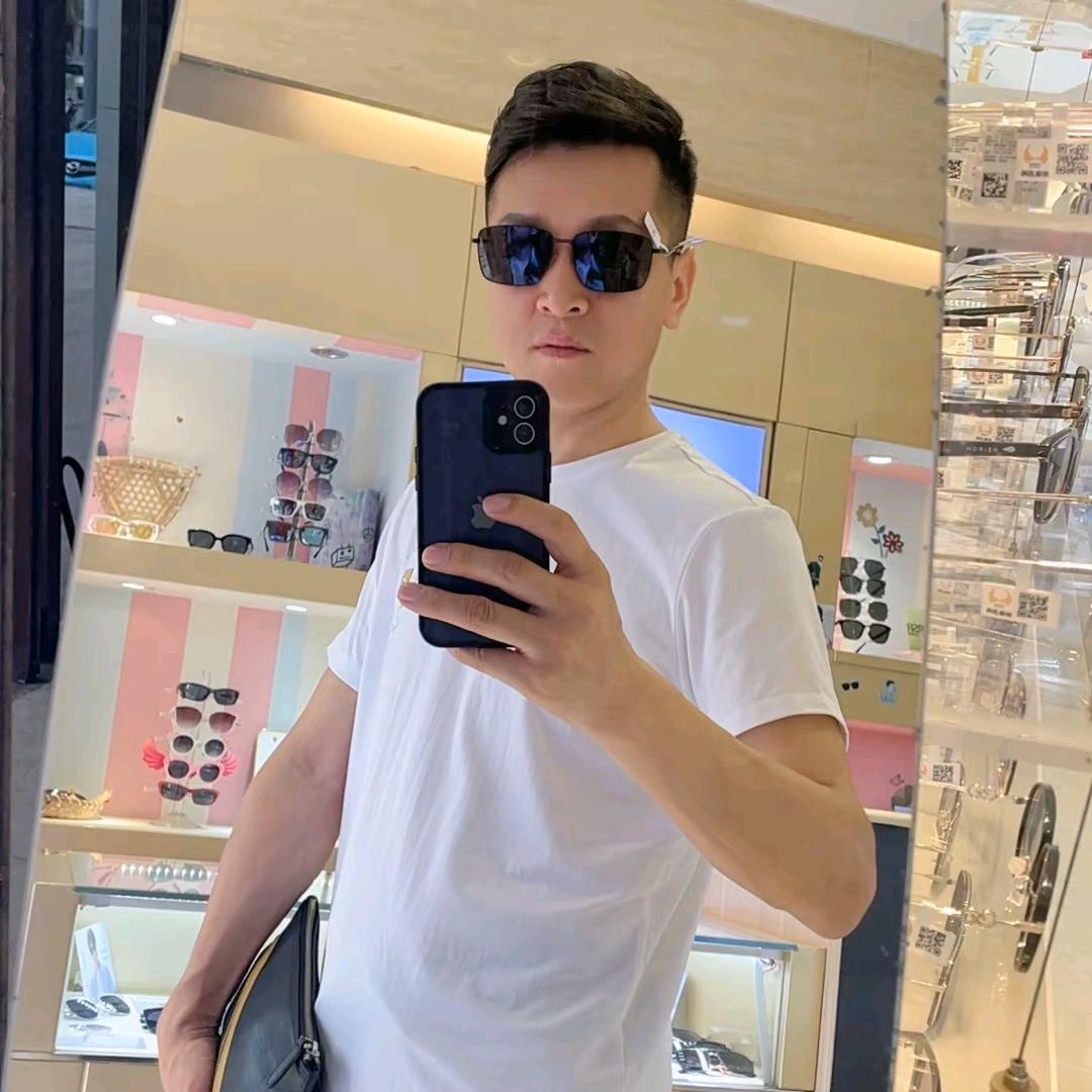 大叔有点帅✌️