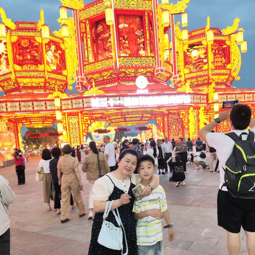 开挖机的小哥哥