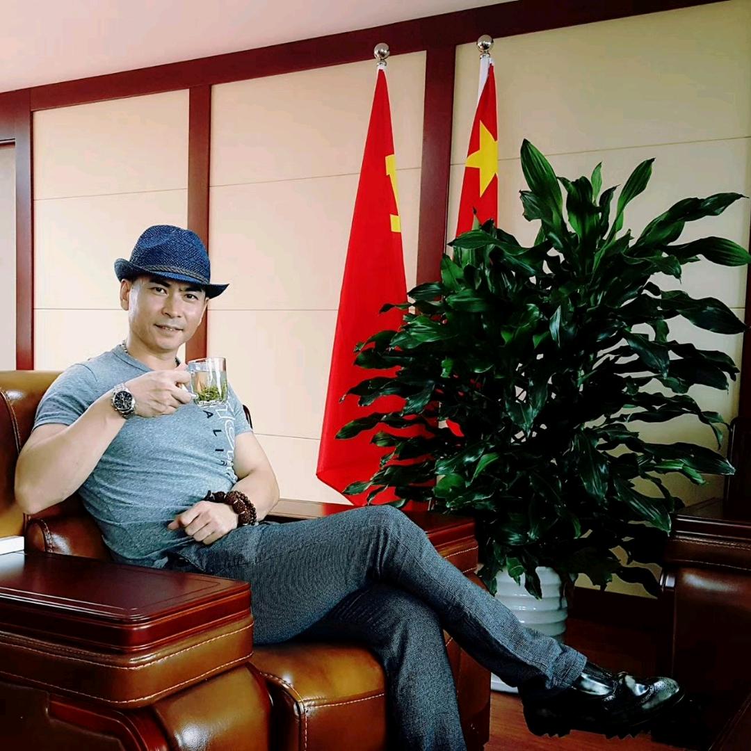 李 峻 栊