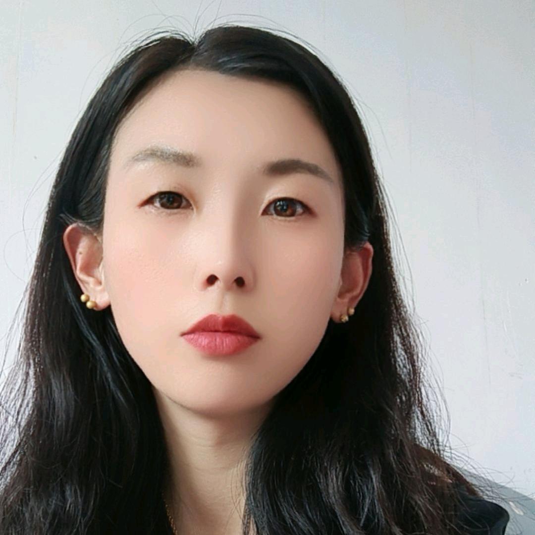 小何